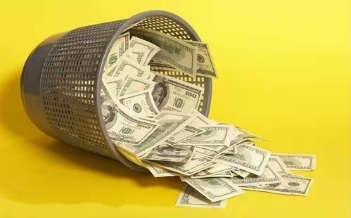 富爸爸預測美元的貶值，將其標記為衛生紙